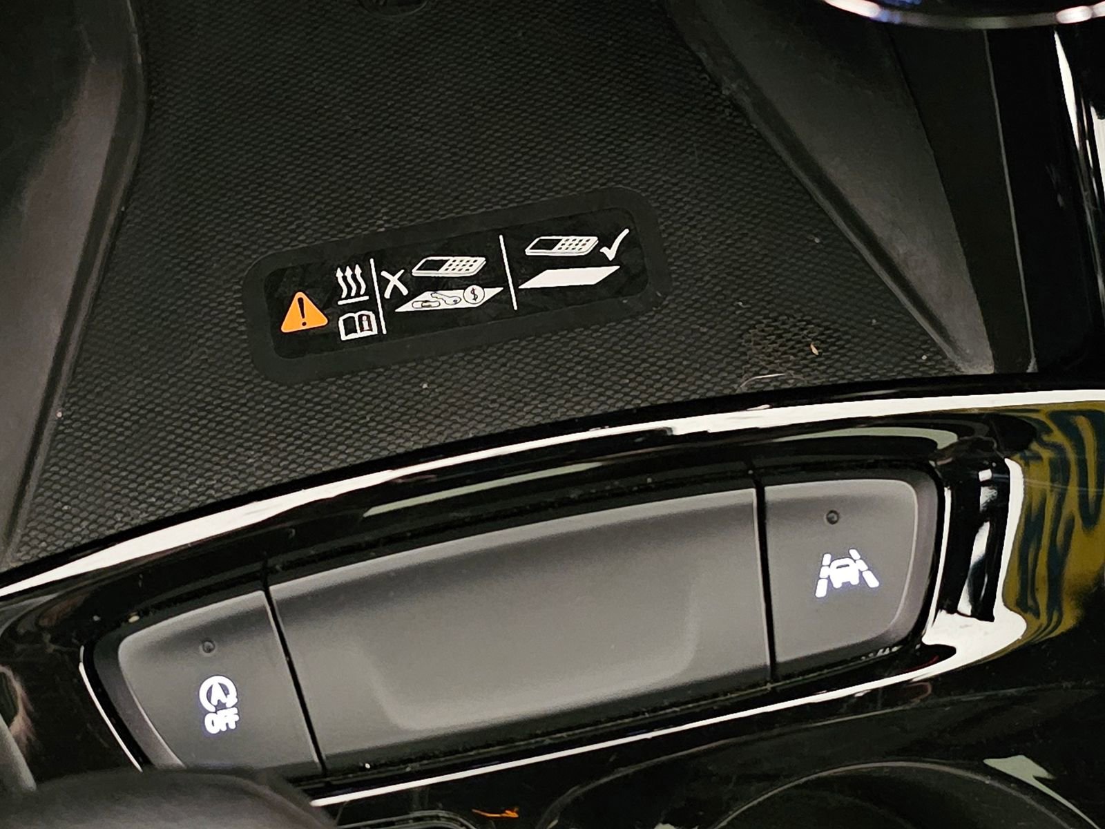 Used 2024 Chevrolet Trax RS w/ Sunroof Package image 22