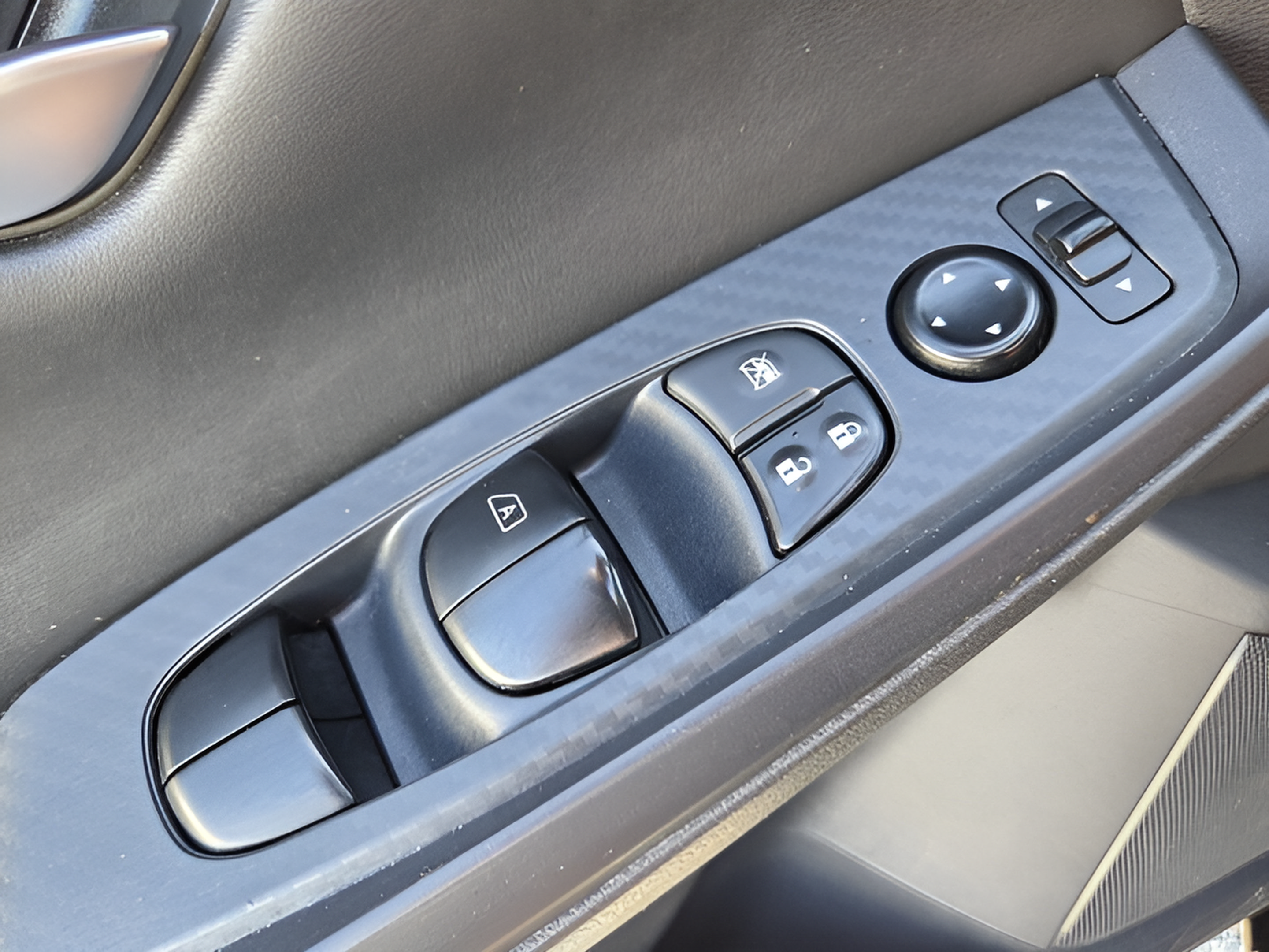 Used 2024 Nissan Sentra SV FWD image 28