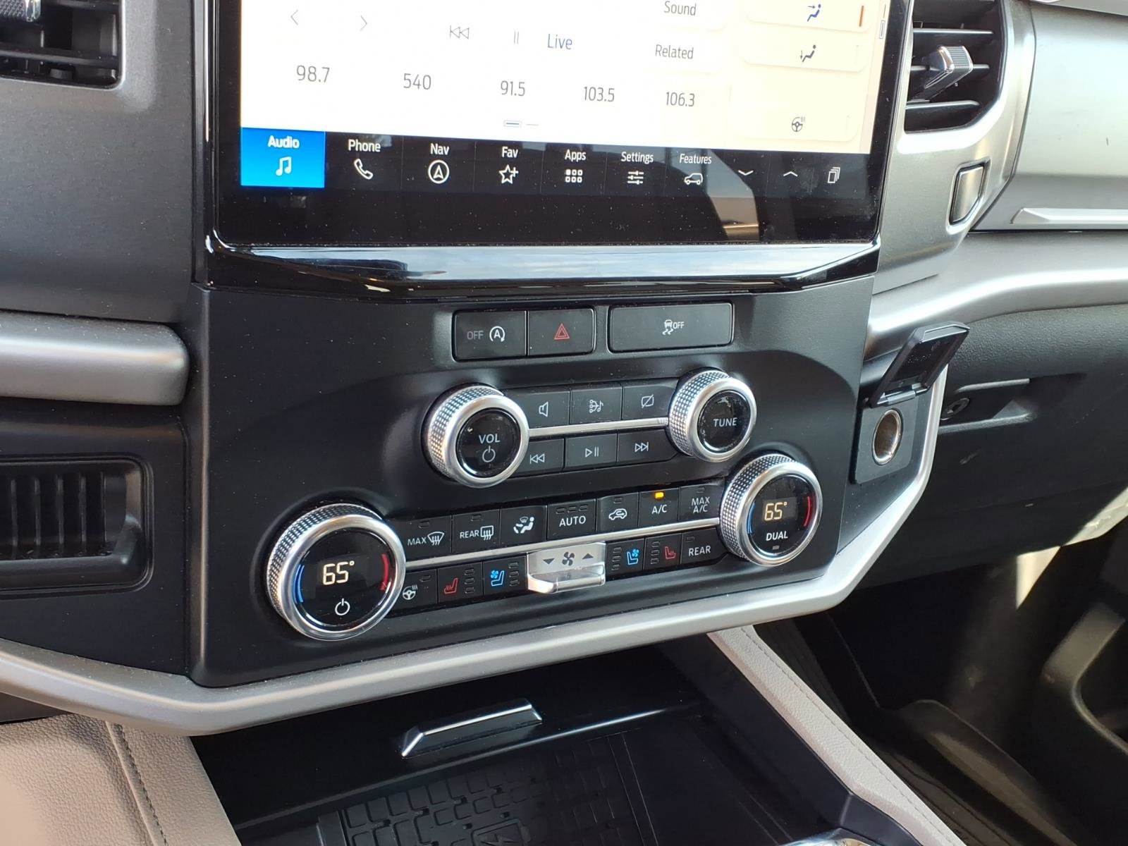 Used 2024 Ford Expedition Max XLT RWD image 12