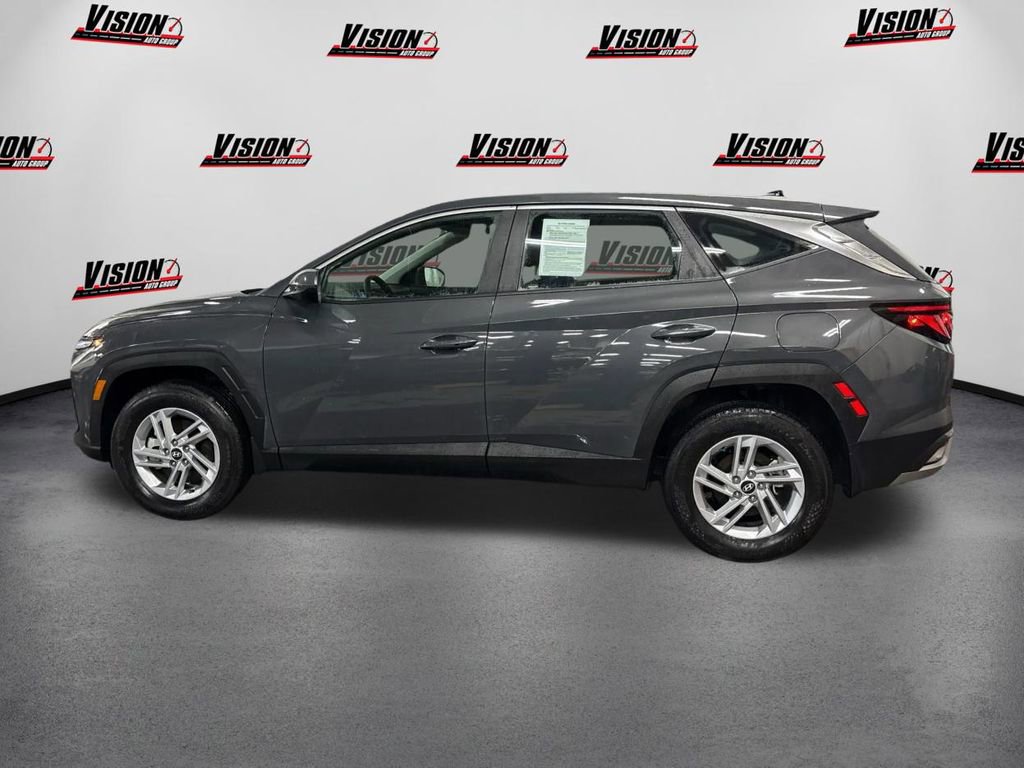 Certified 2025 Hyundai Tucson SE image 8