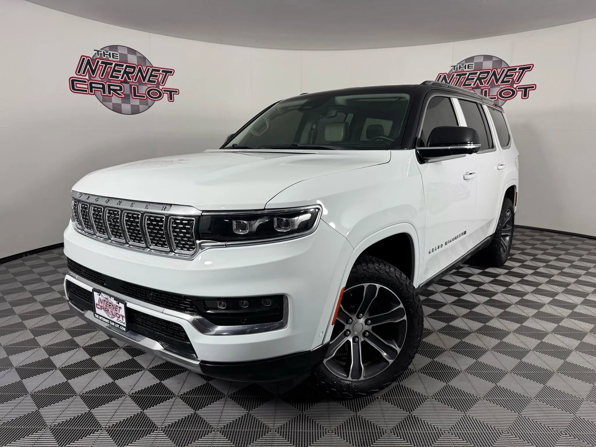 Used 2023 Jeep Grand Wagoneer 4WD w/ Flexible Seating Group image 1