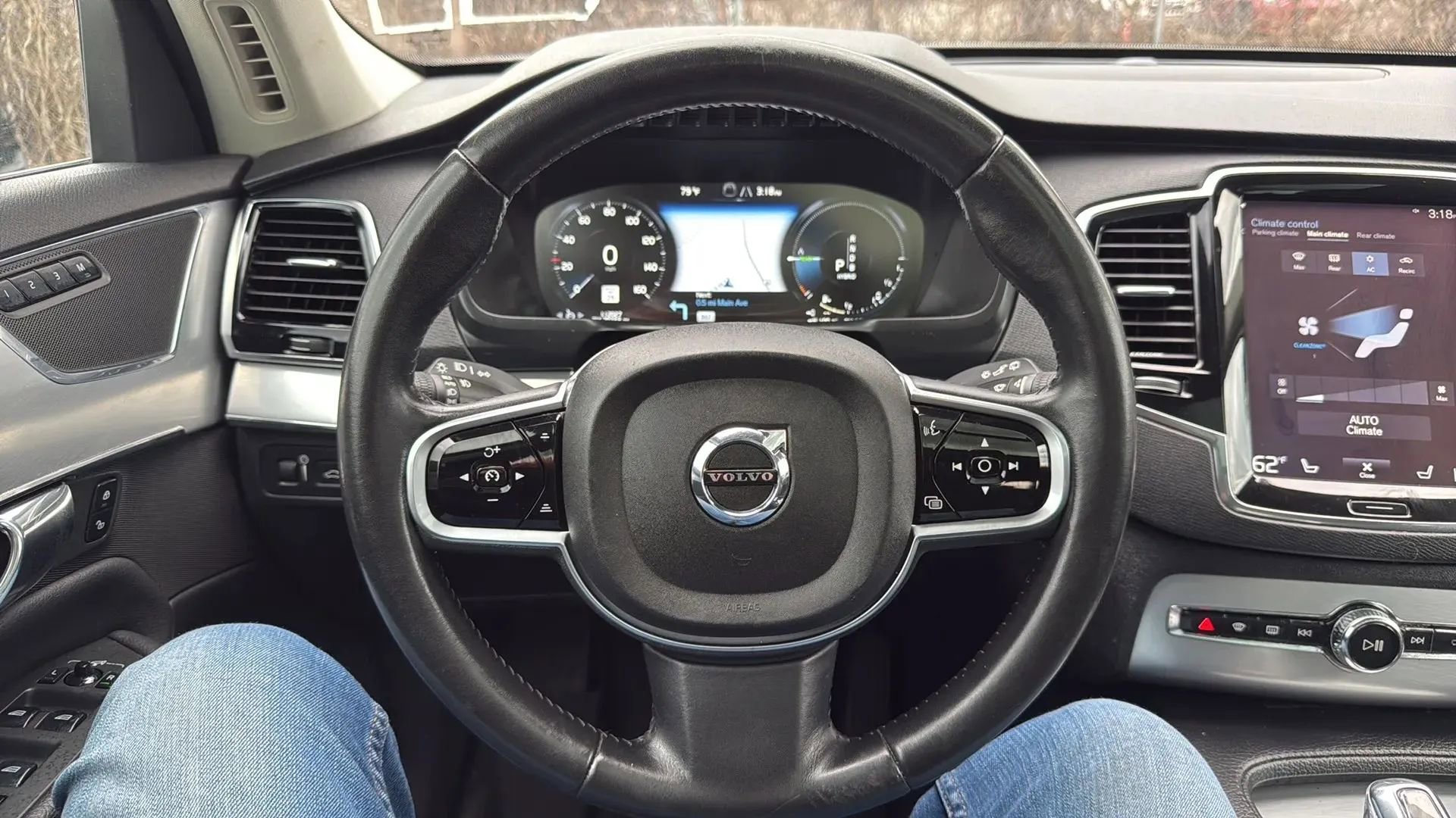 Used 2016 Volvo XC90 T8 Momentum w/ Vision Package image 10