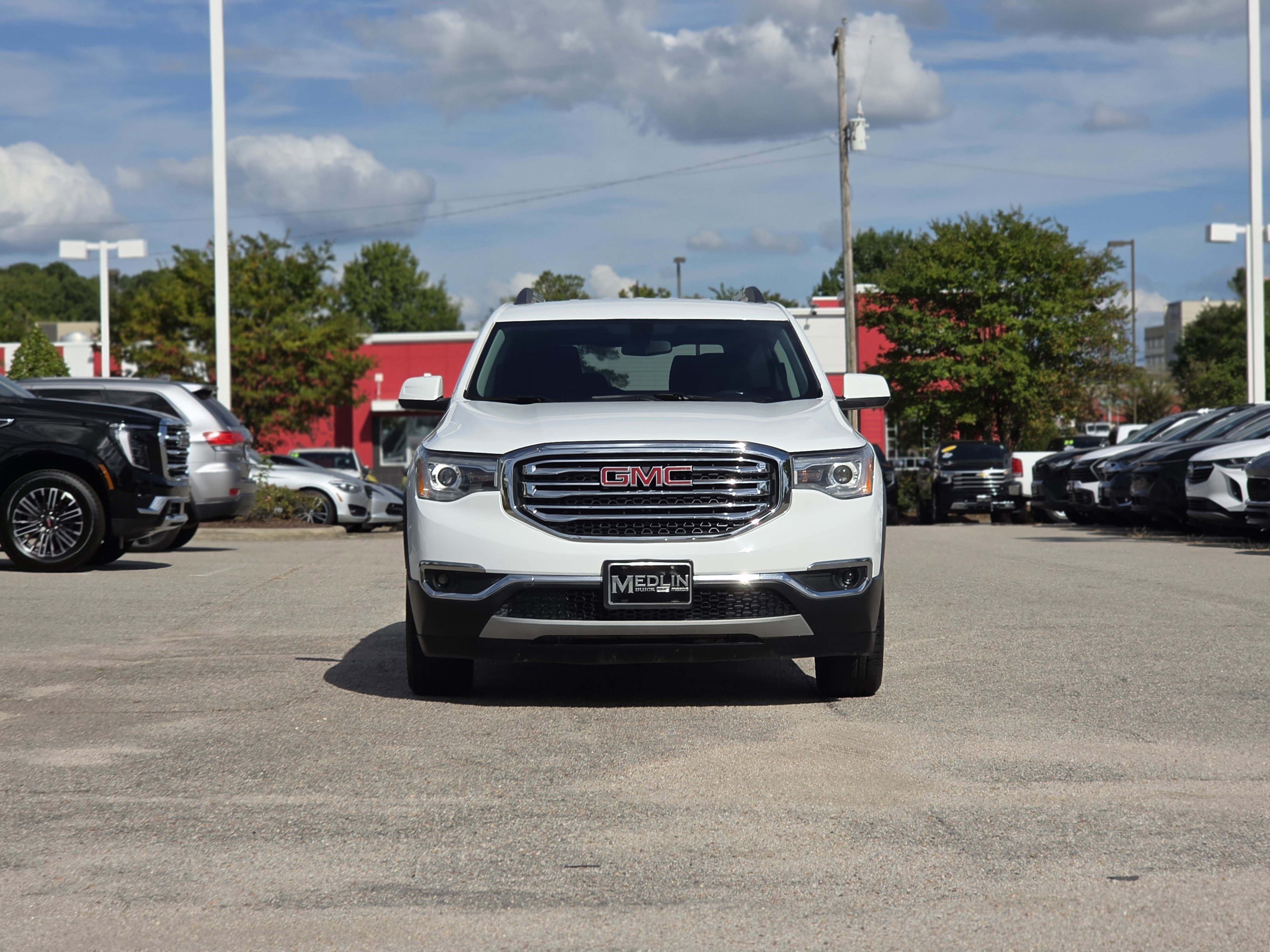 Used 2019 GMC Acadia SLE image 2
