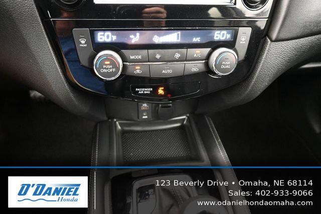 Used 2017 Nissan Rogue SL w/ SL Premium Package AWD/4WD image 32