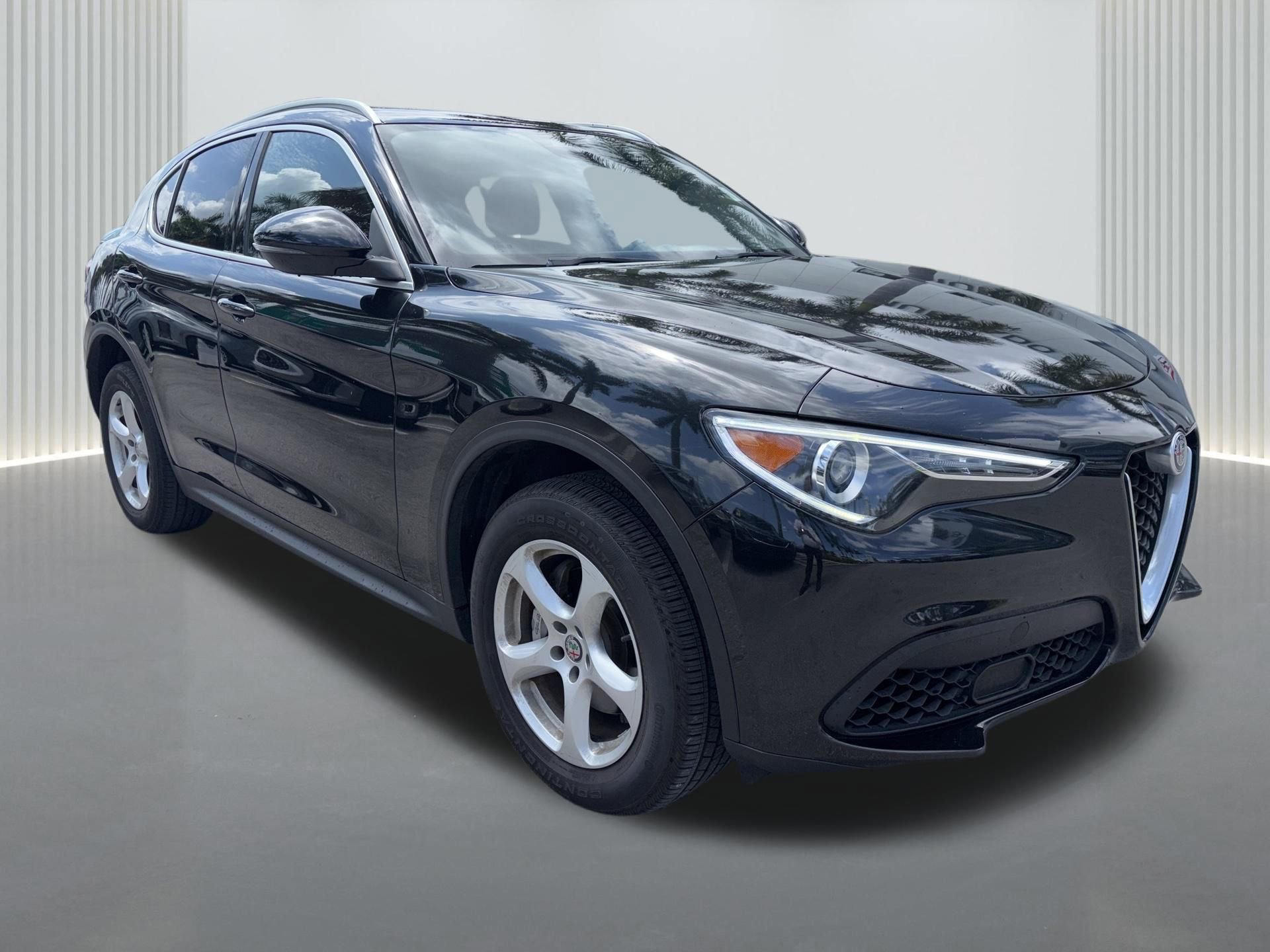 Used 2020 Alfa Romeo Stelvio RWD image 2