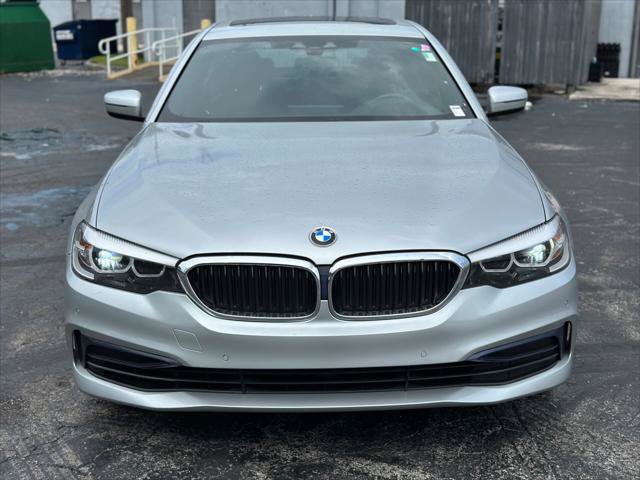 Used 2019 BMW 530e w/ Convenience Package RWD image 3