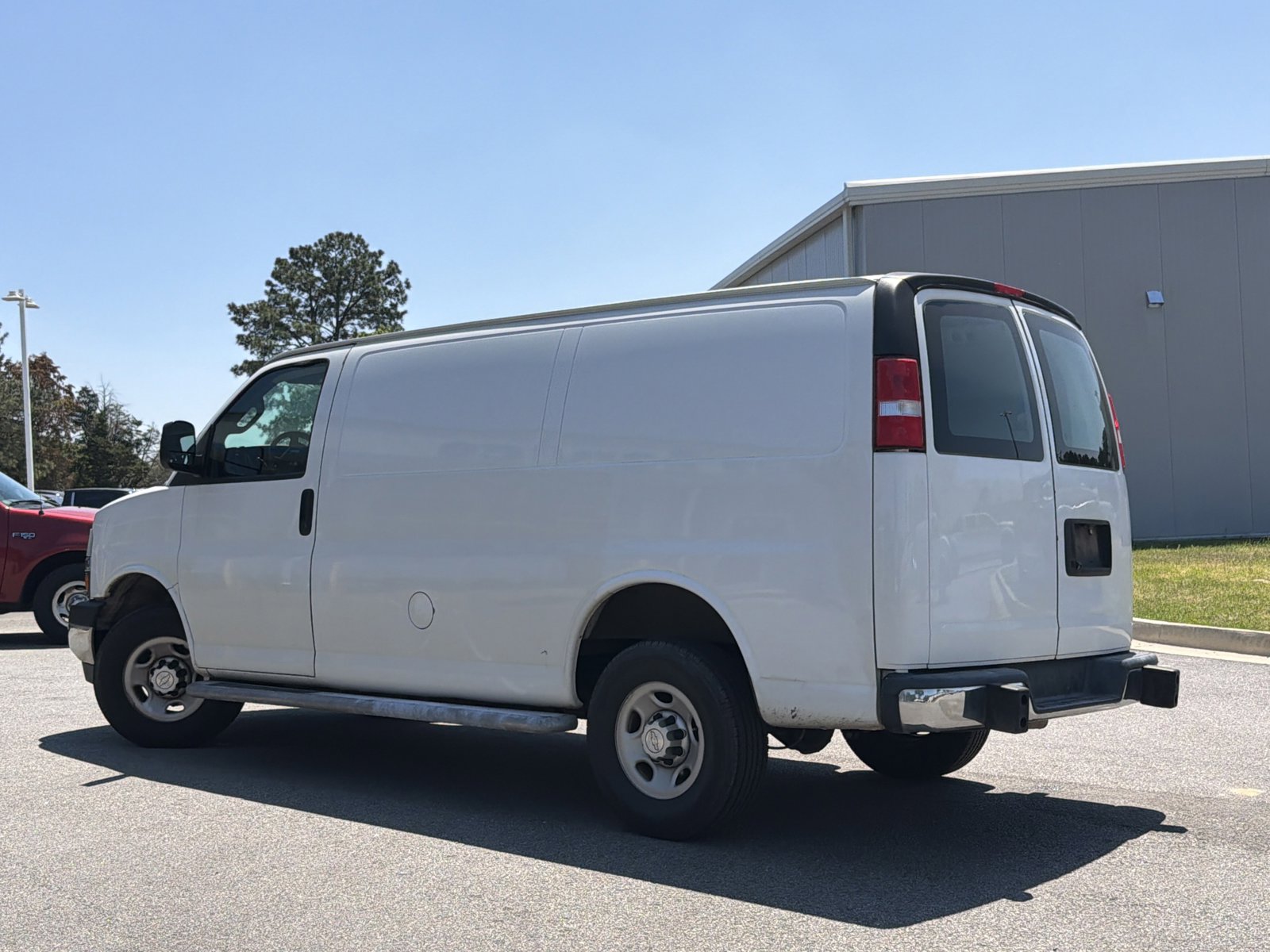 Used 2019 Chevrolet Express 2500 w/ Driver Convenience Package RWD image 10