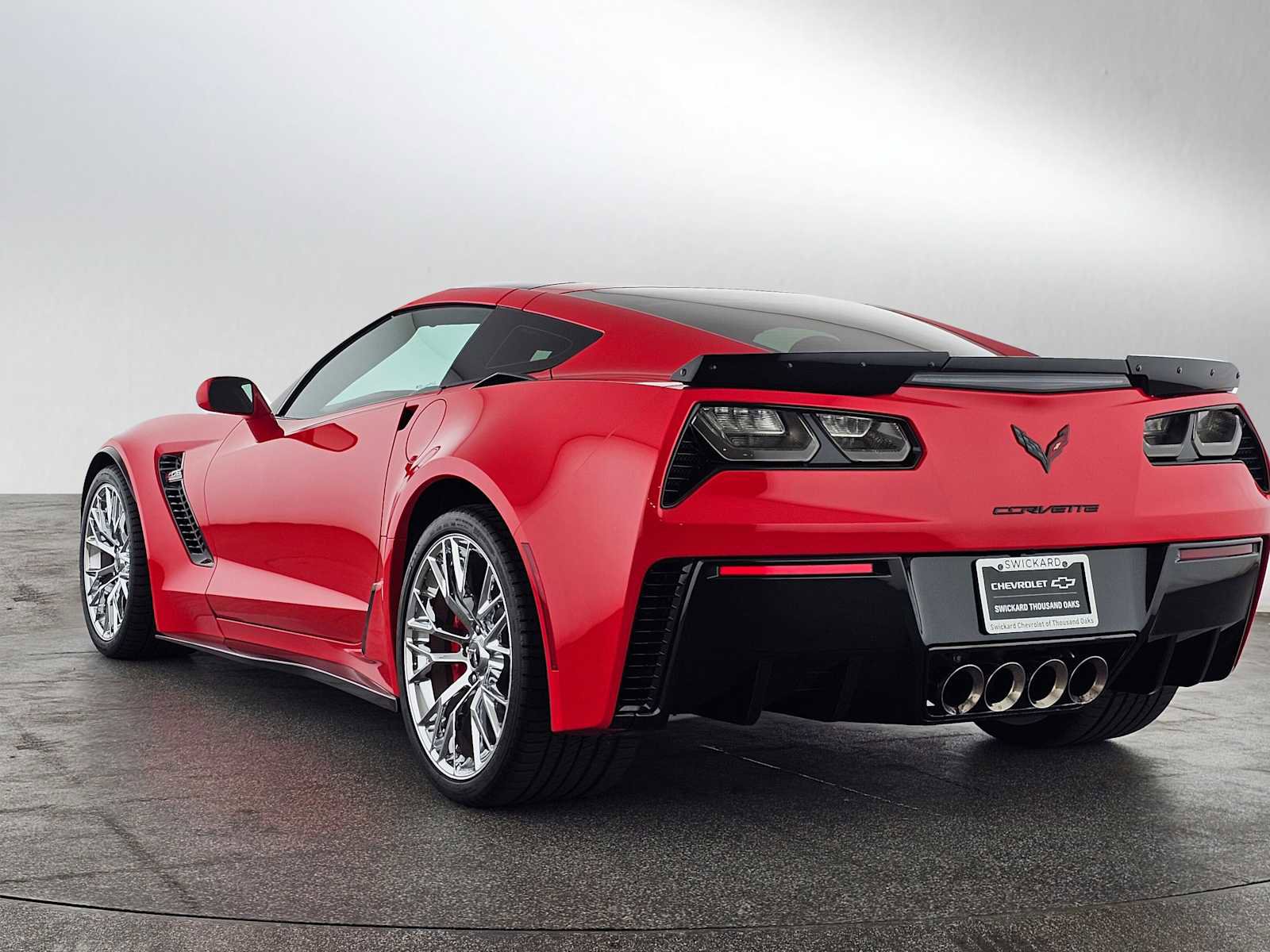 Used 2015 Chevrolet Corvette Z06 w/ 3LZ Preferred Equipment Group image 5