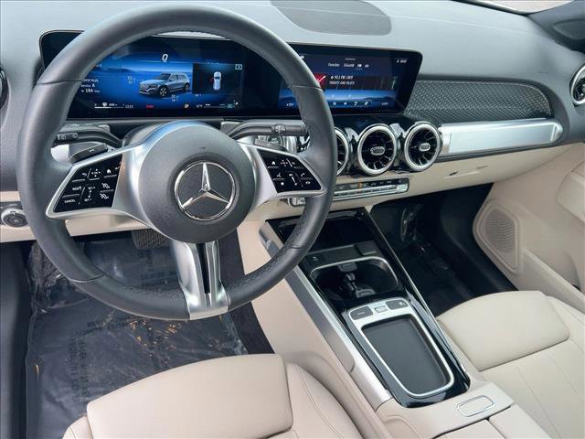 Used 2025 Mercedes-Benz GLB 250 4MATIC image 10