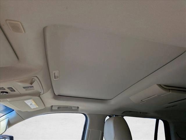 Used 2019 Cadillac Escalade Premium Luxury image 17