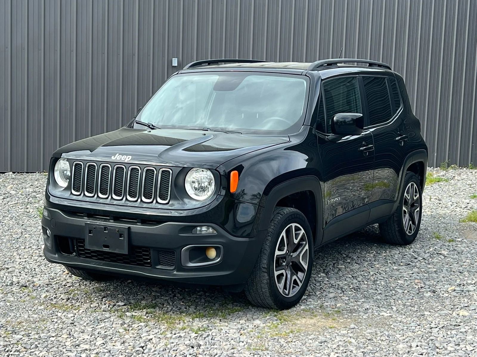 Used 2016 Jeep Renegade Latitude w/ Popular Equipment Group image 1
