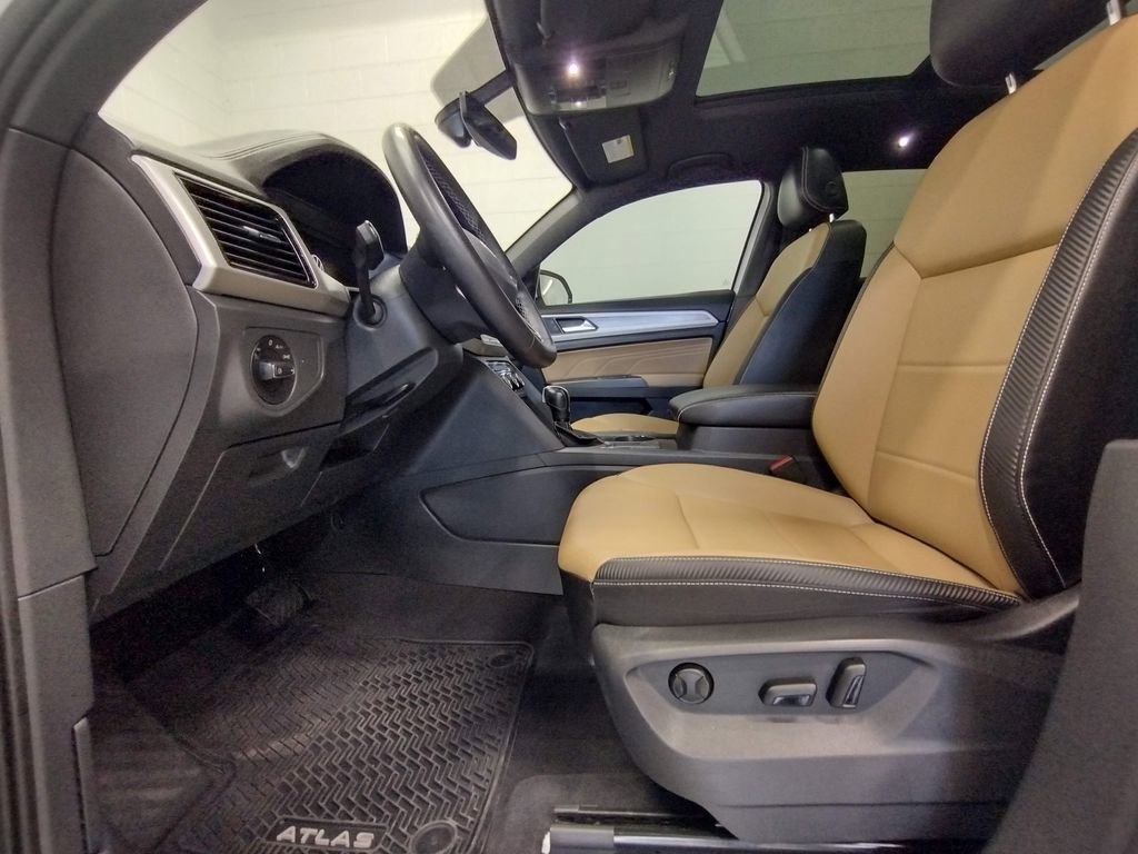 Certified 2022 Volkswagen Atlas Cross Sport SE w/ Panoramic Sunroof Package image 22