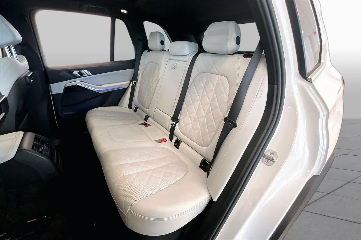 Used 2023 BMW X5 xDrive40i w/ Premium Package AWD/4WD image 19