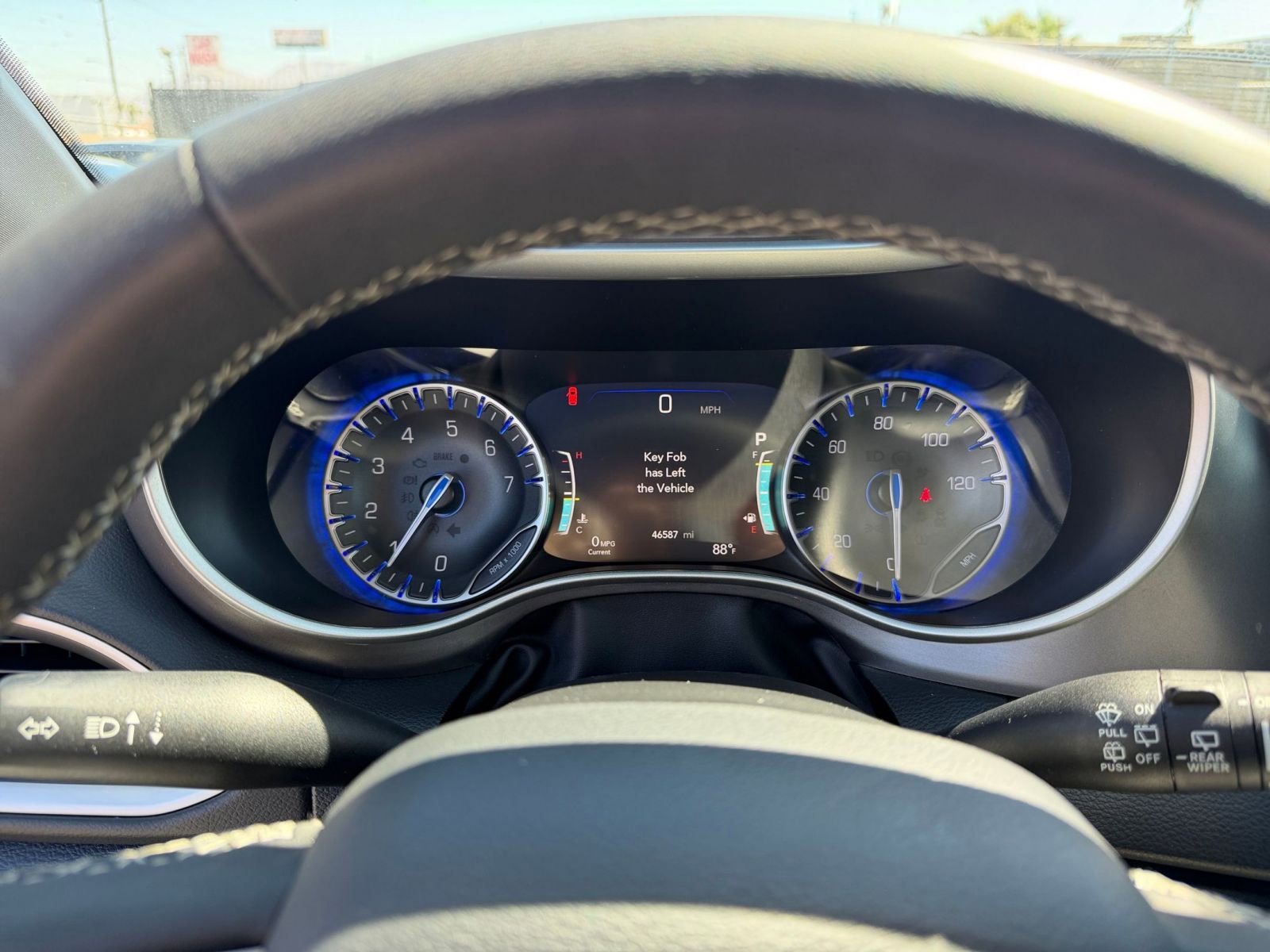 Used 2025 Chrysler Pacifica Select image 41