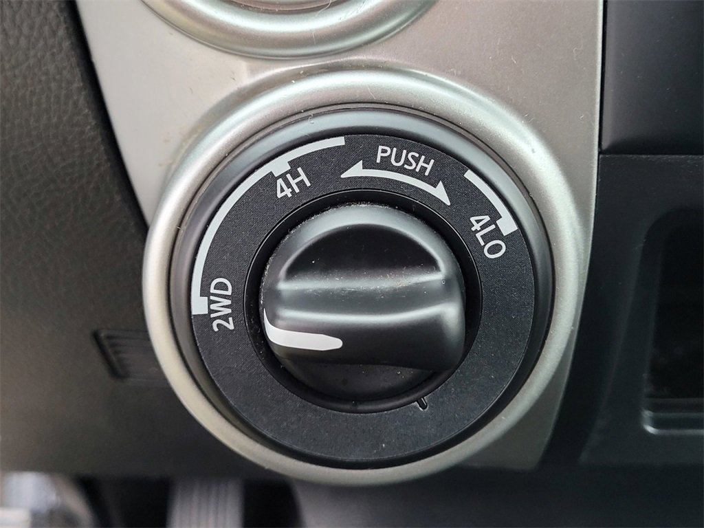 Used 2019 Nissan Titan SV image 20