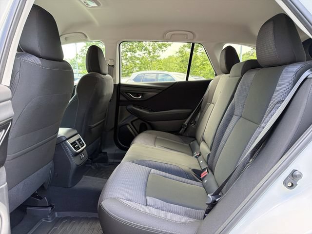 Used 2025 Subaru Outback Premium AWD/4WD image 13