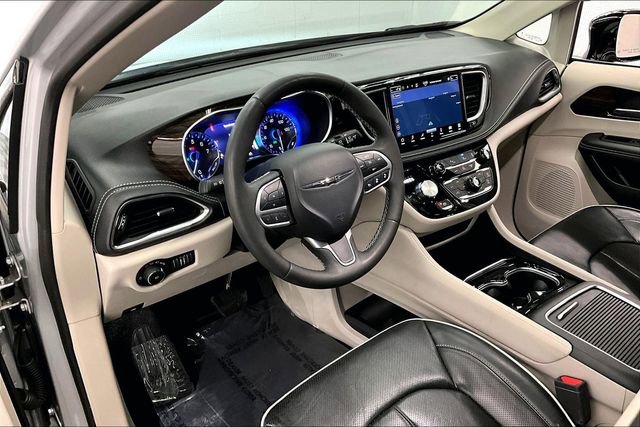 Used 2024 Chrysler Pacifica Limited image 14