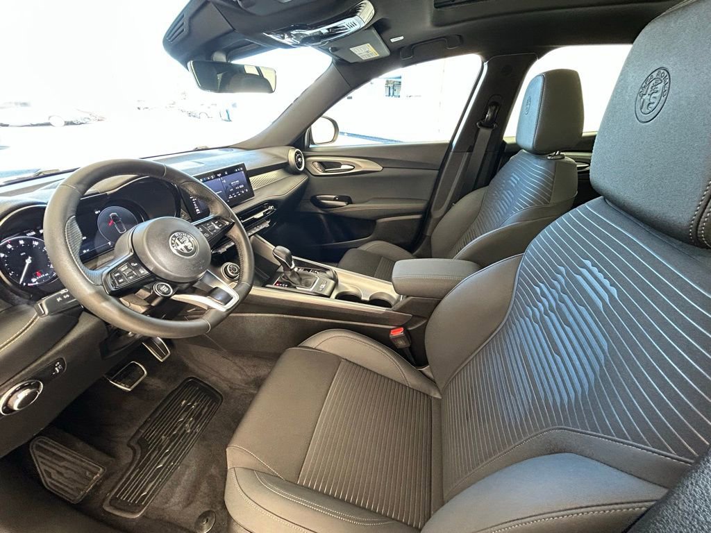 New 2025 Alfa Romeo Tonale AWD/4WD image 31