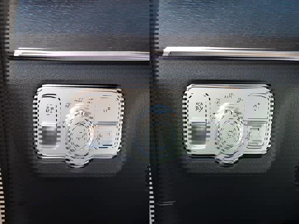 Used 2023 Mercedes-Benz GLS 450 4MATIC image 14