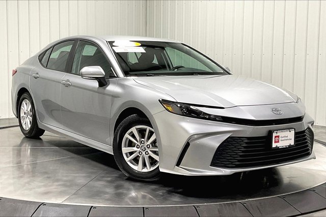Certified 2025 Toyota Camry LE FWD image 3