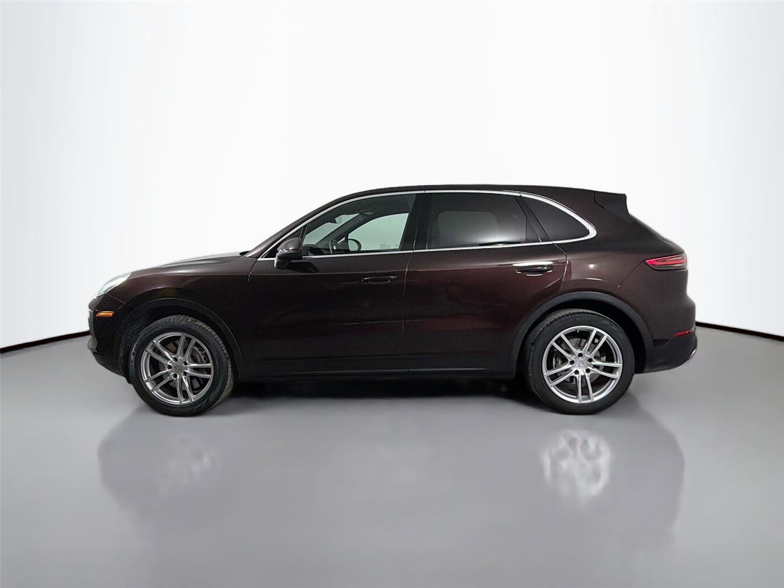Certified 2022 Porsche Cayenne GTS AWD/4WD image 2