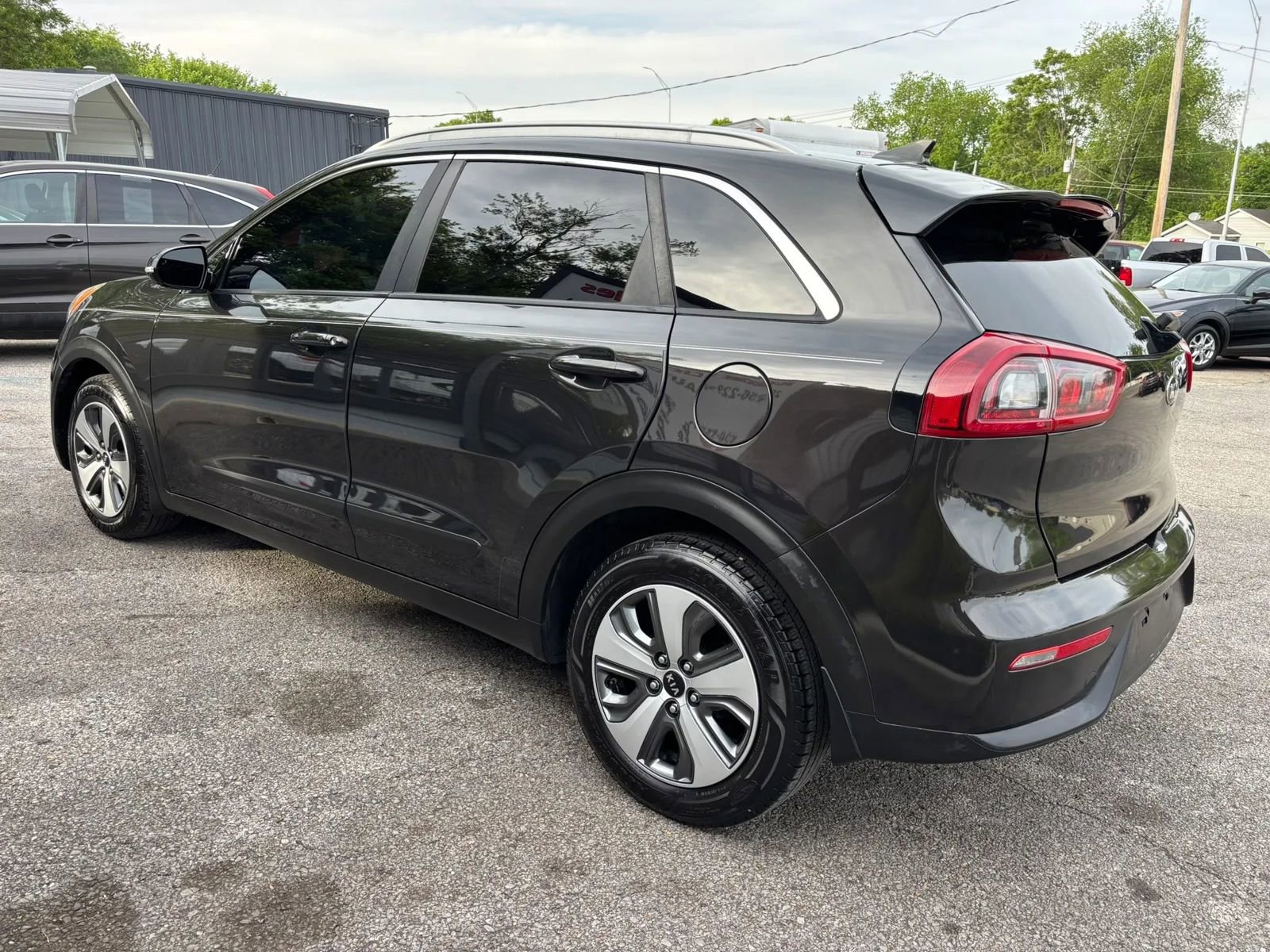 Used 2017 Kia Niro EX image 5