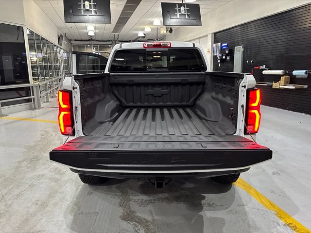 Used 2025 Chevrolet Colorado ZR2 w/ Technology Package AWD/4WD image 37