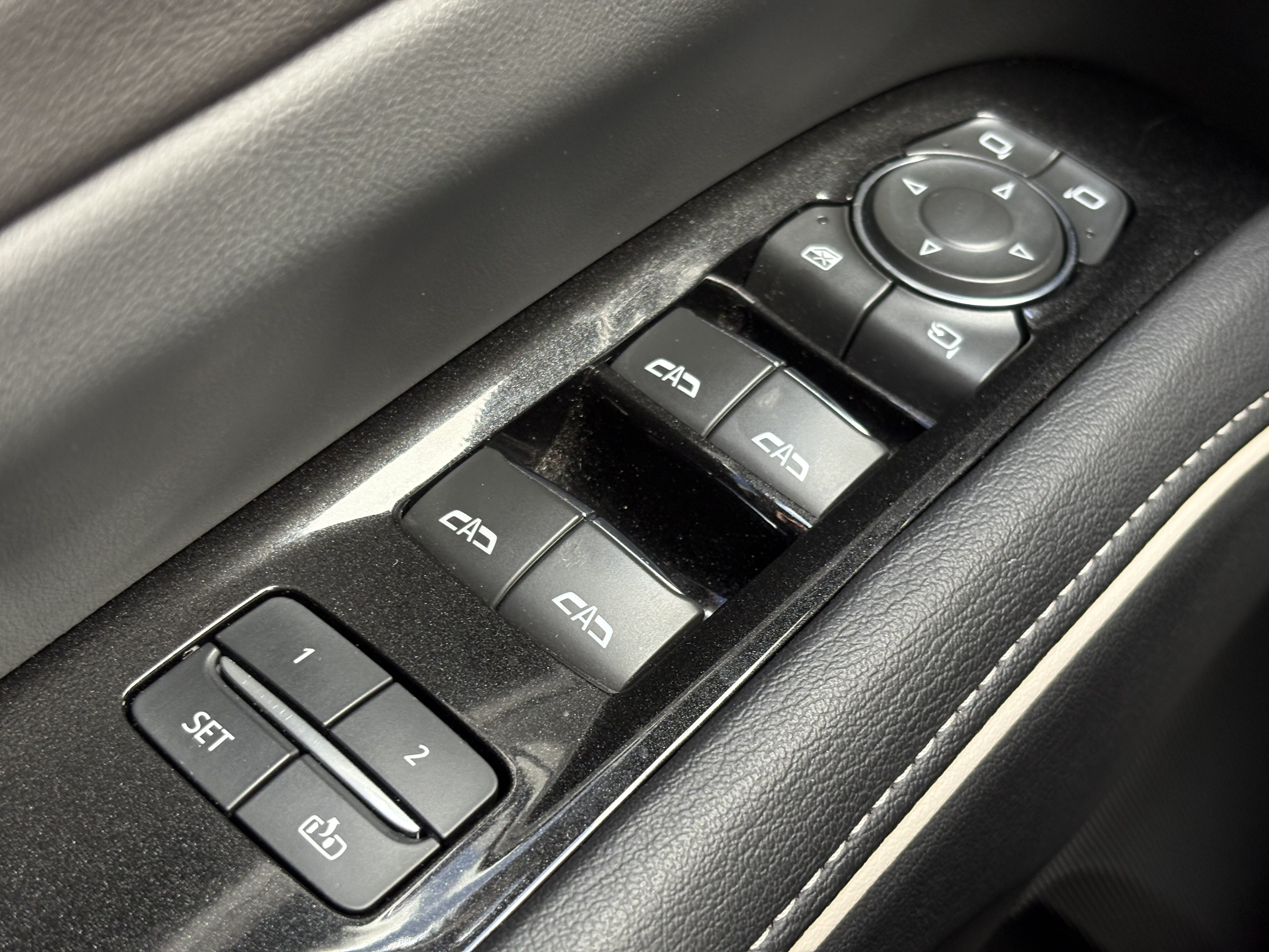 Used 2024 Cadillac Escalade Premium Luxury w/ Performance Package AWD/4WD image 35
