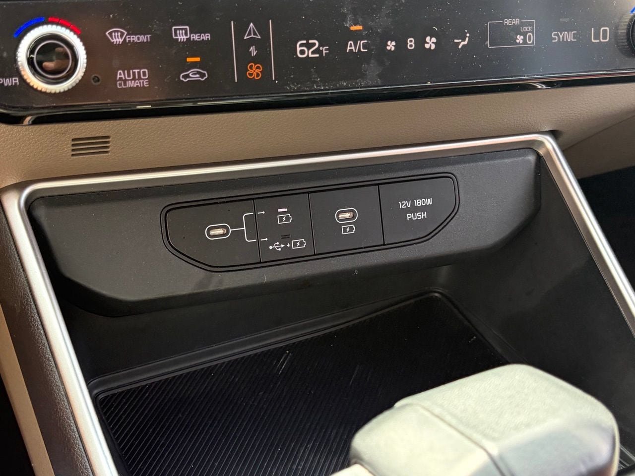 Used 2026 Kia Carnival FWD image 9
