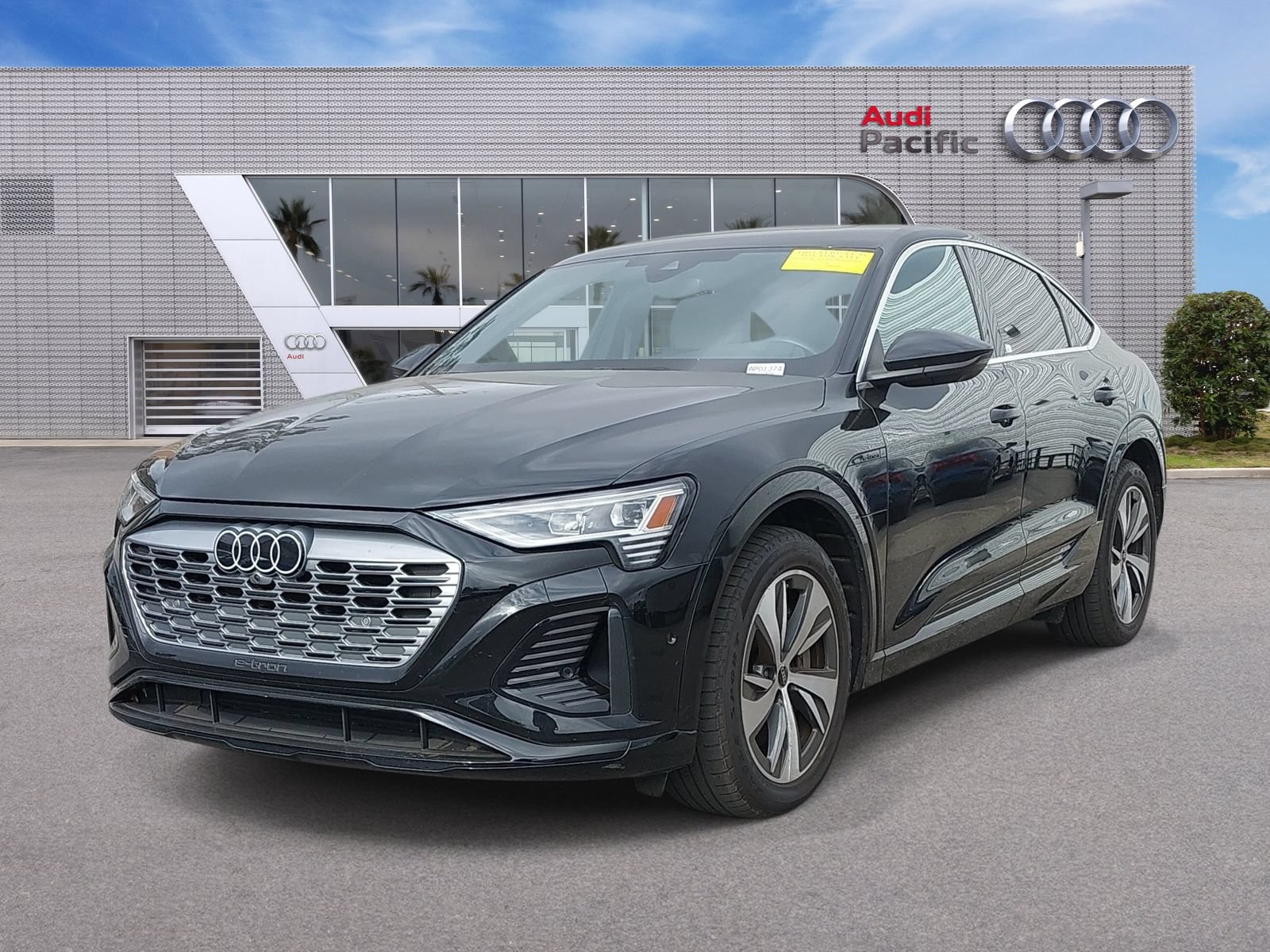 Used 2024 Audi Q8 e-tron Premium Plus w/ Premium Plus Package AWD/4WD video 1