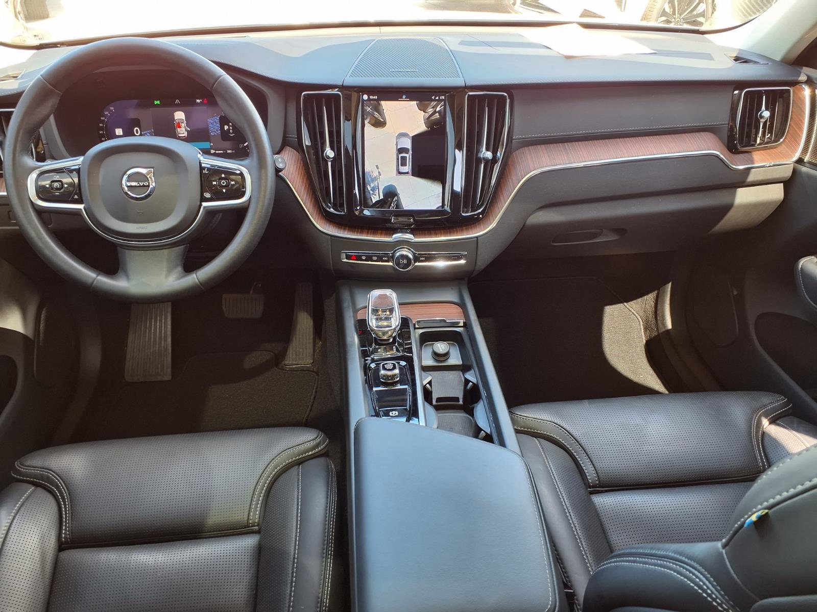 Certified 2023 Volvo XC60 B5 Ultimate w/ Climate Package FWD image 17