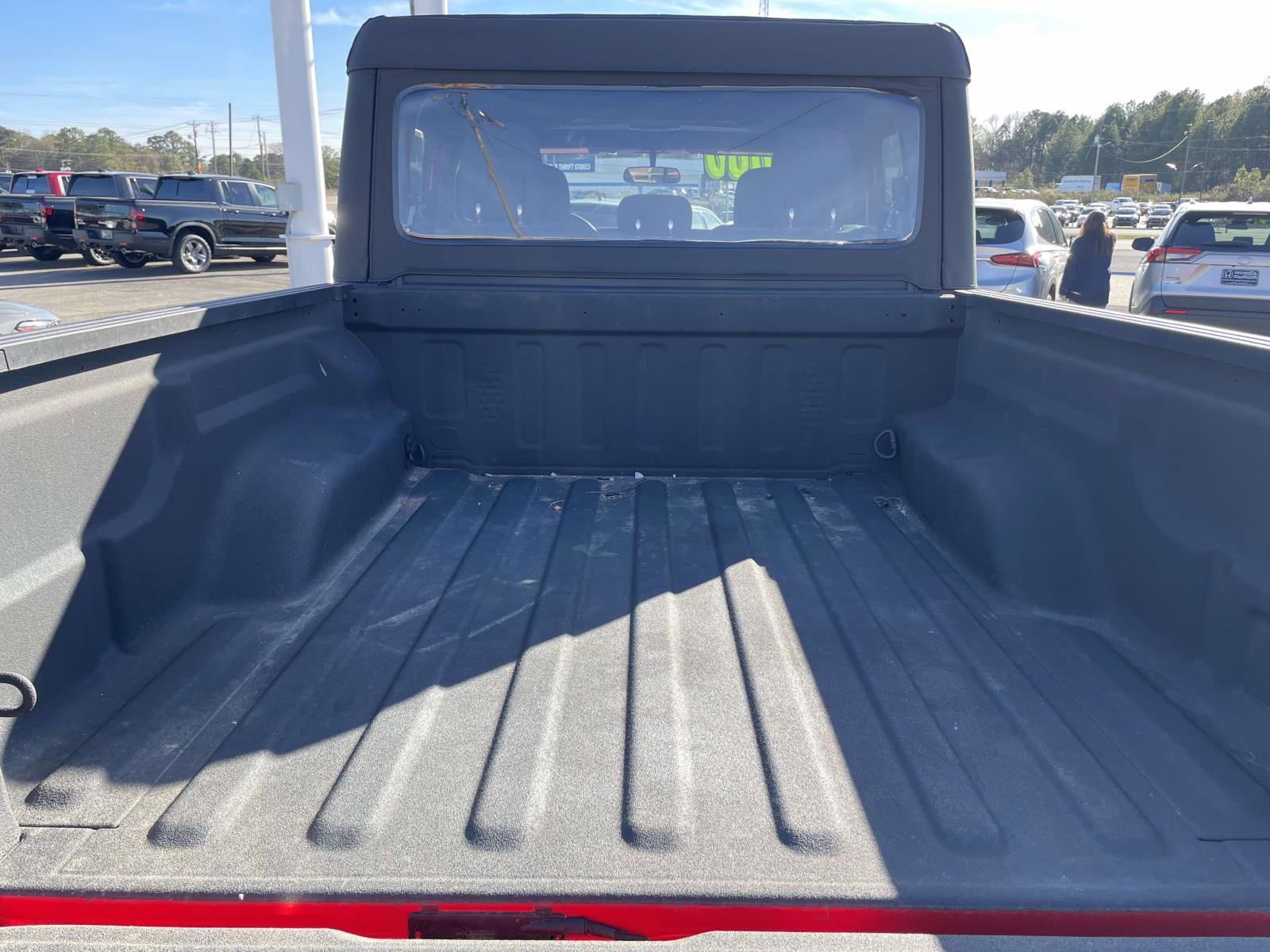 Used 2023 Jeep Gladiator Sport image 8