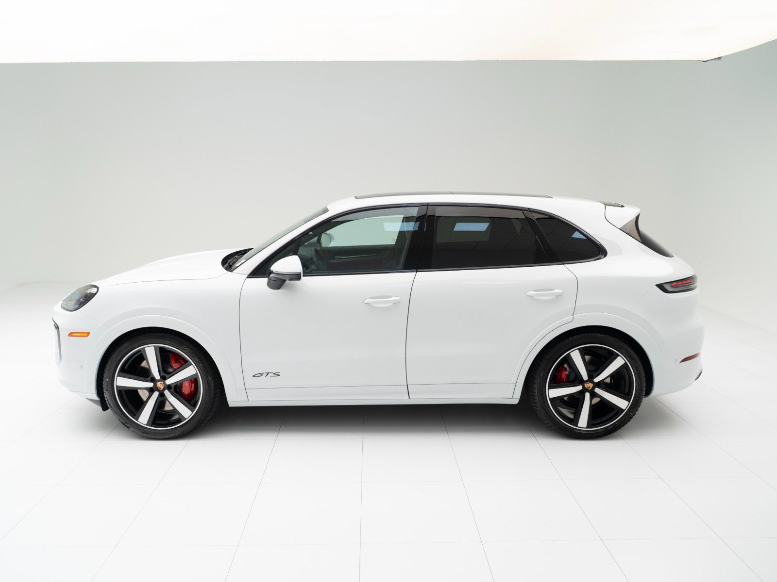 New 2026 Porsche Cayenne GTS AWD/4WD image 2