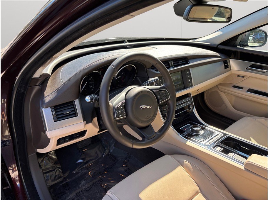 Used 2018 Jaguar XF Premium image 6