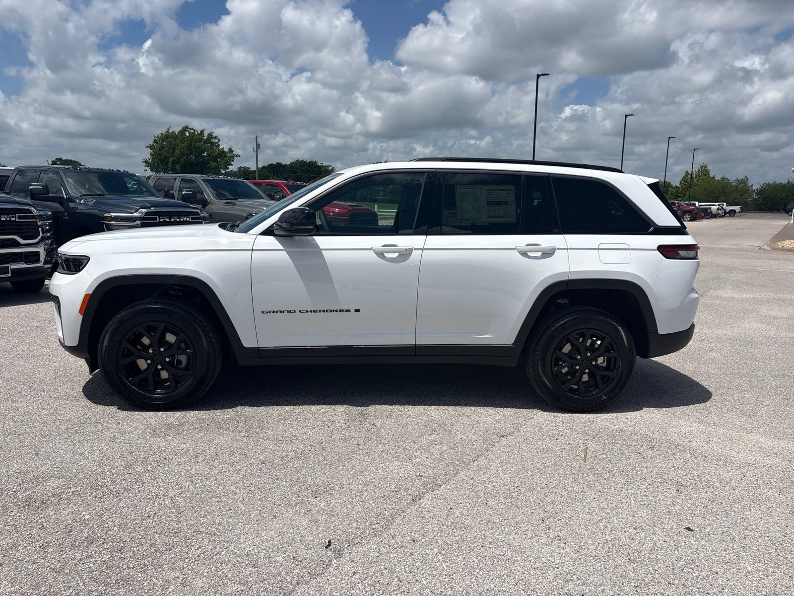 New 2026 Jeep Grand Cherokee Altitude RWD image 2
