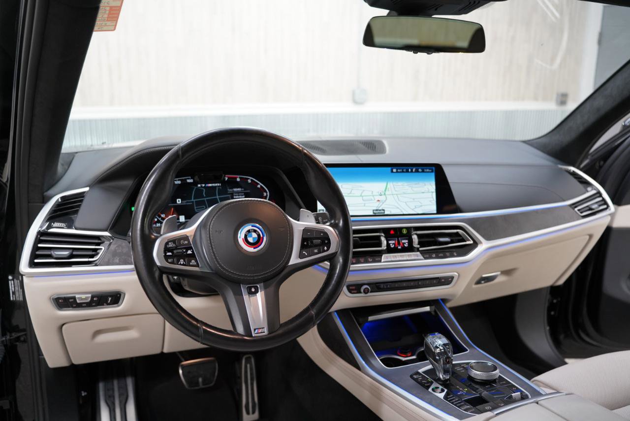 Used 2022 BMW X7 M50i w/ Dynamic Handling Package image 11