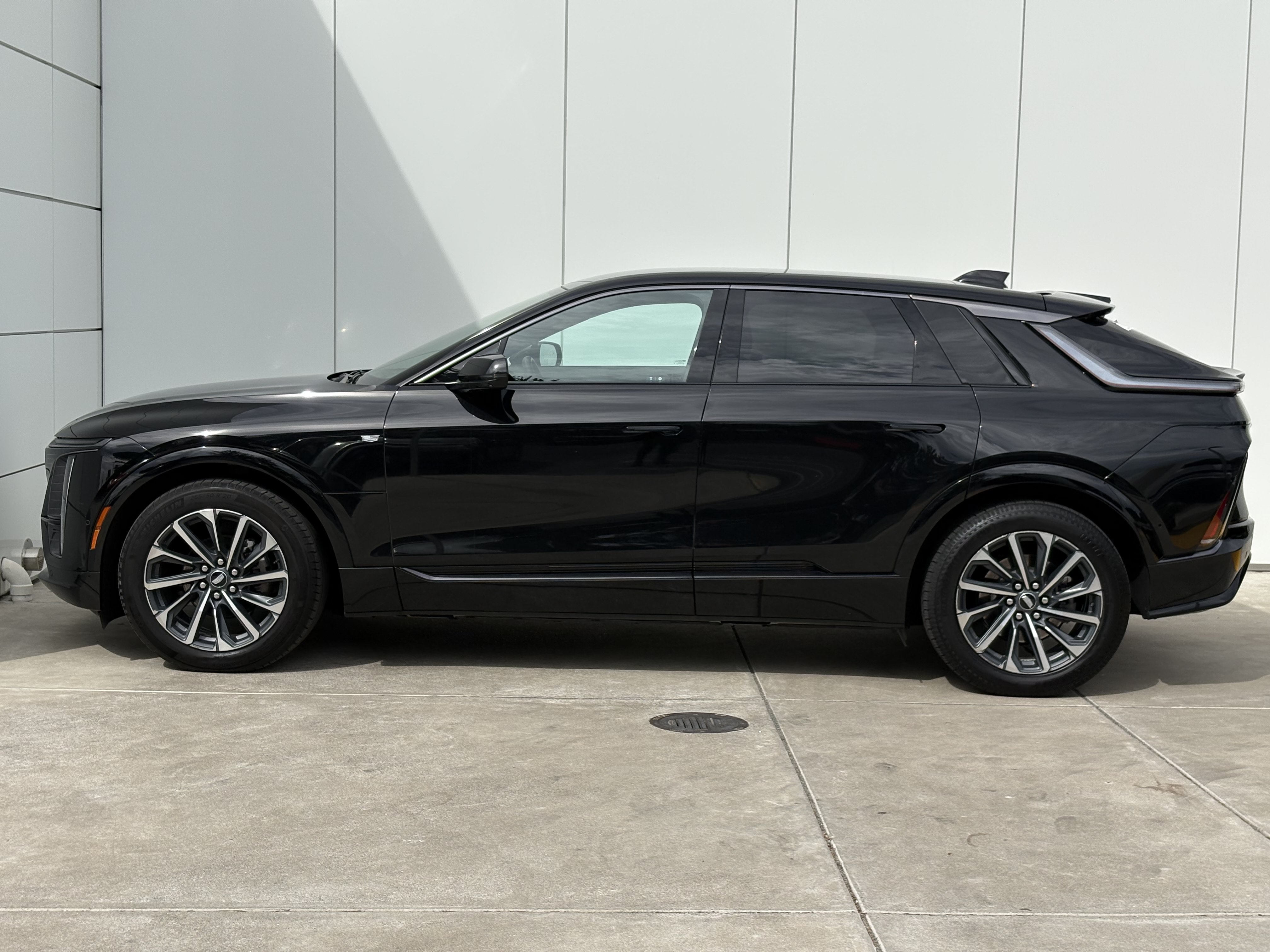 Used 2024 Cadillac Lyriq Sport w/ LPO, Floor Liner Package AWD/4WD image 4