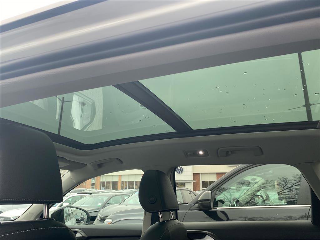 Used 2025 Volkswagen Taos SE image 20