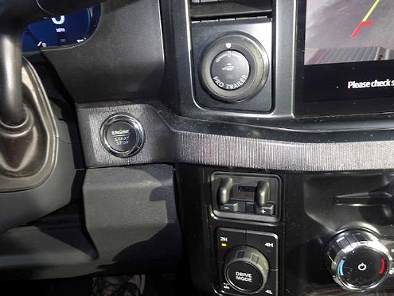 Used 2025 Ford F350 Platinum w/ FX4 Off-Road Package image 28