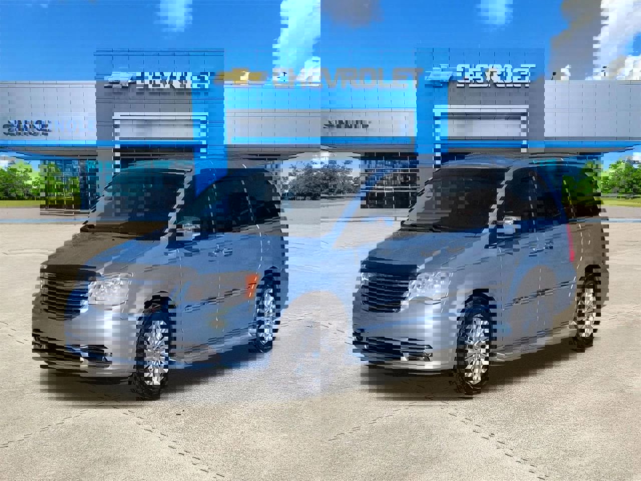 Used 2012 Chrysler Town & Country Limited image 2