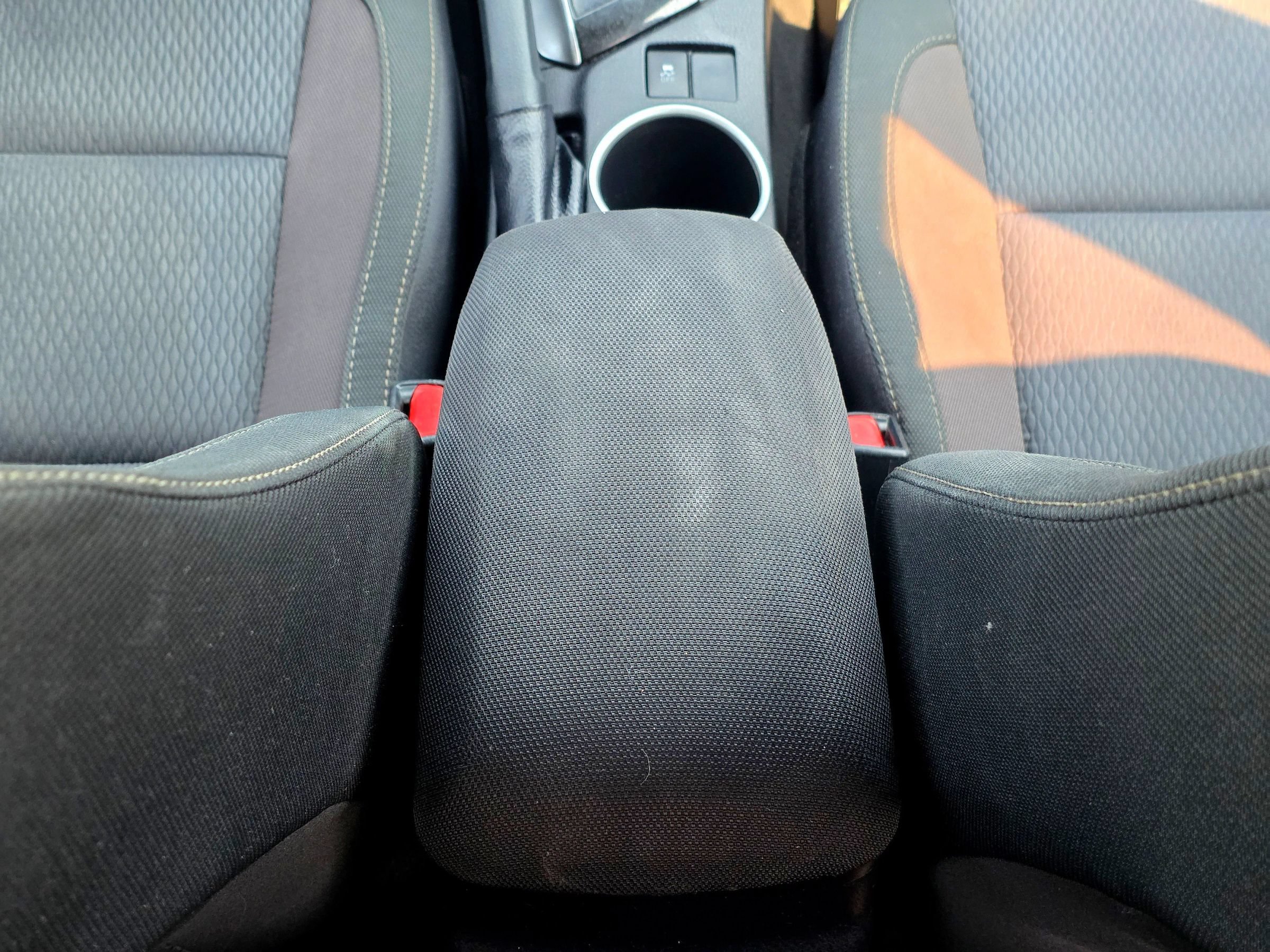 Used 2017 Toyota Corolla LE w/ Carpet Mat Package (TMS) FWD image 31