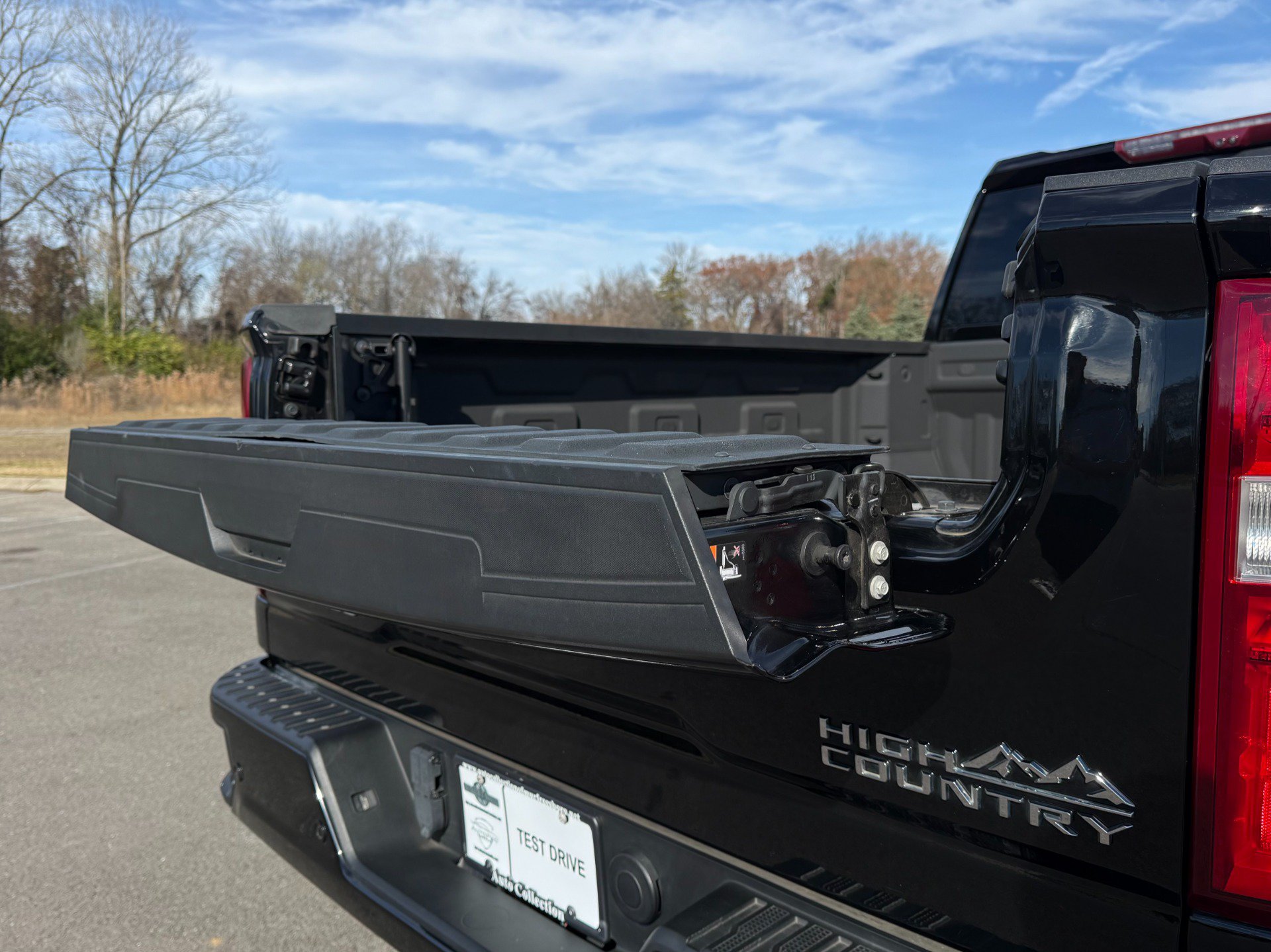 Used 2023 Chevrolet Silverado 2500 High Country w/ Z71 Off-Road Package AWD/4WD image 11