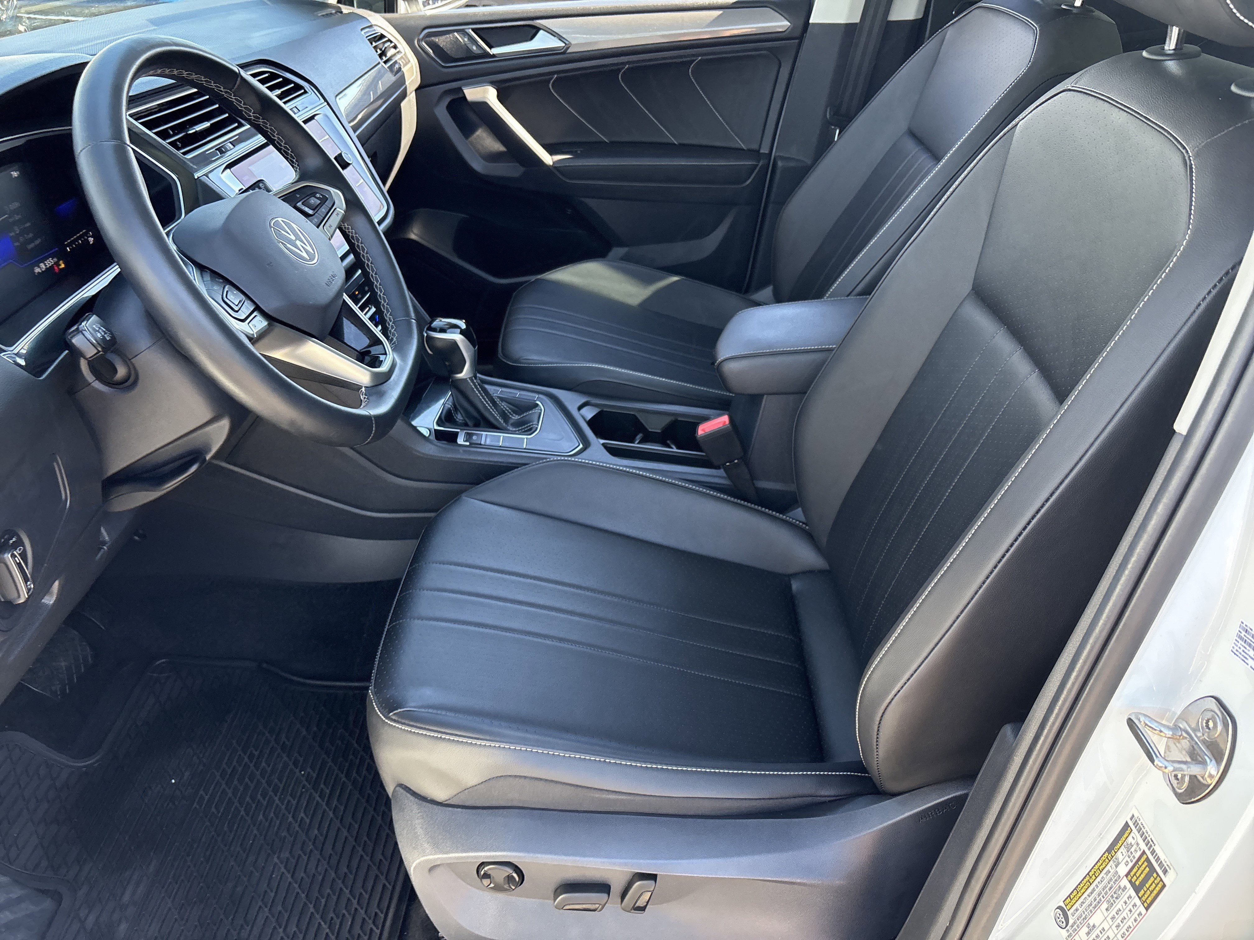 Used 2022 Volkswagen Tiguan SE image 19