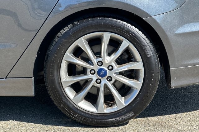 Used 2017 Ford Fusion SE w/ Fusion SE Technology Package FWD image 30