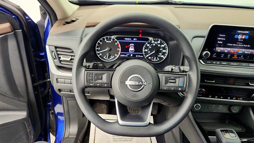 Used 2023 Nissan Rogue SV image 11