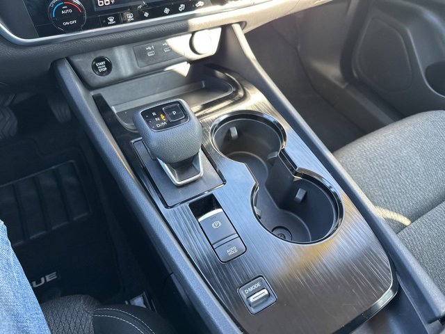 Used 2025 Nissan Rogue SV image 28