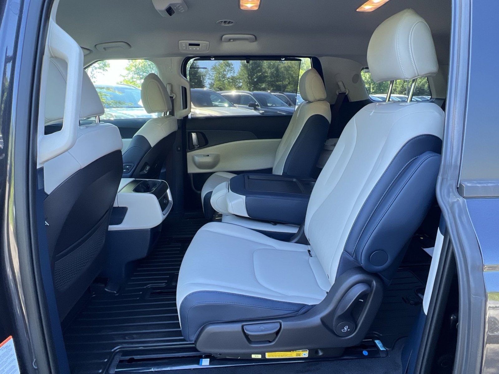 New 2026 Kia Carnival EX FWD image 41