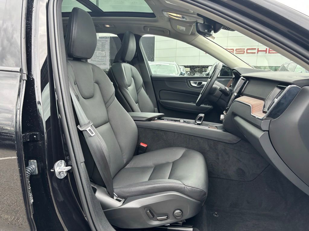 Used 2024 Volvo XC60 B5 Plus w/ Climate Package AWD/4WD image 18
