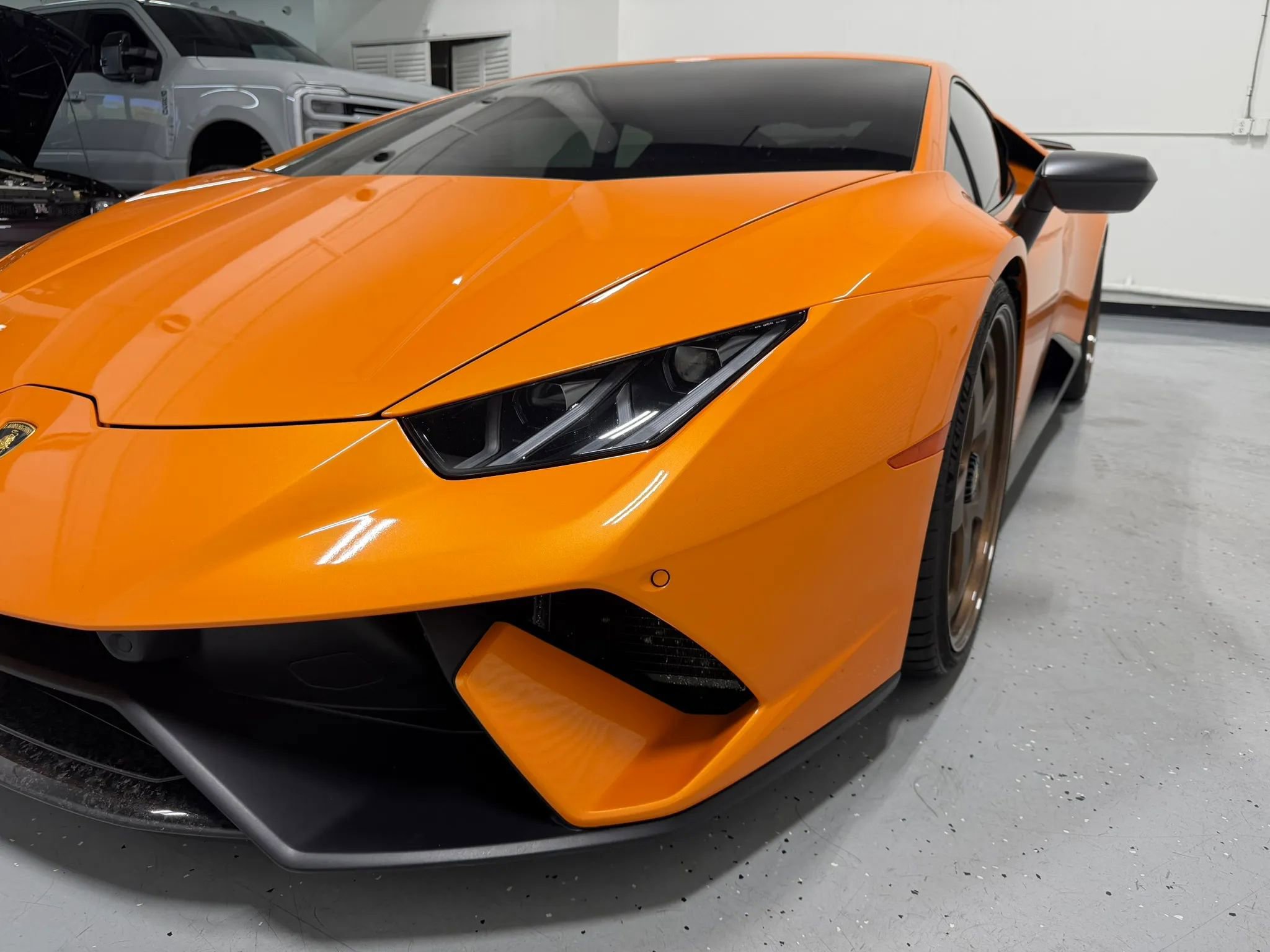 Used 2018 Lamborghini Huracan Performante AWD/4WD image 7