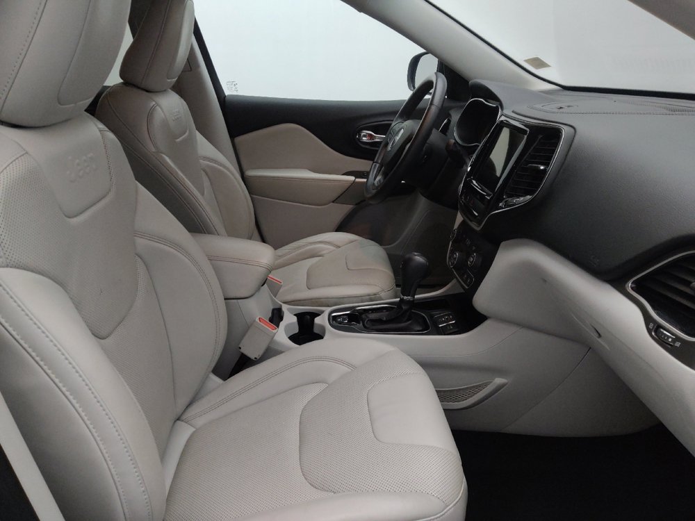 Used 2019 Jeep Cherokee Limited FWD image 21